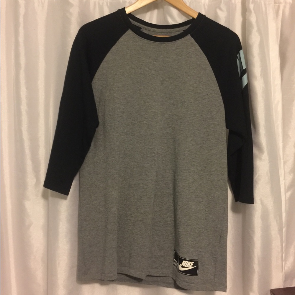NIKE half sleeve shirt. Size MEDIUM